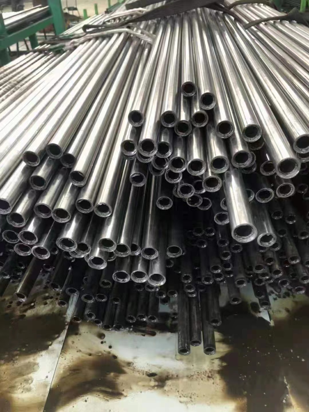 精密無縫鋼管\精密光亮管20鋼精密度保證正負10絲